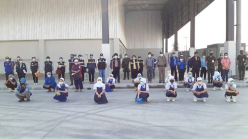 ชุดปฏิบัติตามมาตรการป้องกันควบคุมการแพร่ระบาดของโรคติดเชื้อไวรัสโคโรนา 2019 (covd-19) เพื่อกวดขันแรงงานต่างด้าวผิดกฏหมาย ณ อ.ดอนตูม
